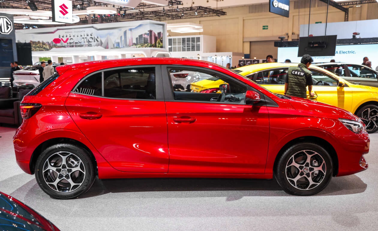 Ô tô giá rẻ 320 triệu đồng khiến Kia Morning, Grand i10 ở Việt Nam "khóc thét", "uống" 4,4lít/100 km - Ảnh 4