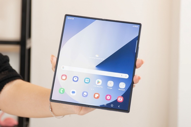 Galaxy Z Fold6: Cầm trên tay chiếc AI Phone ‘đỉnh’ nhất thị trường sẽ thế nào? - Ảnh 4