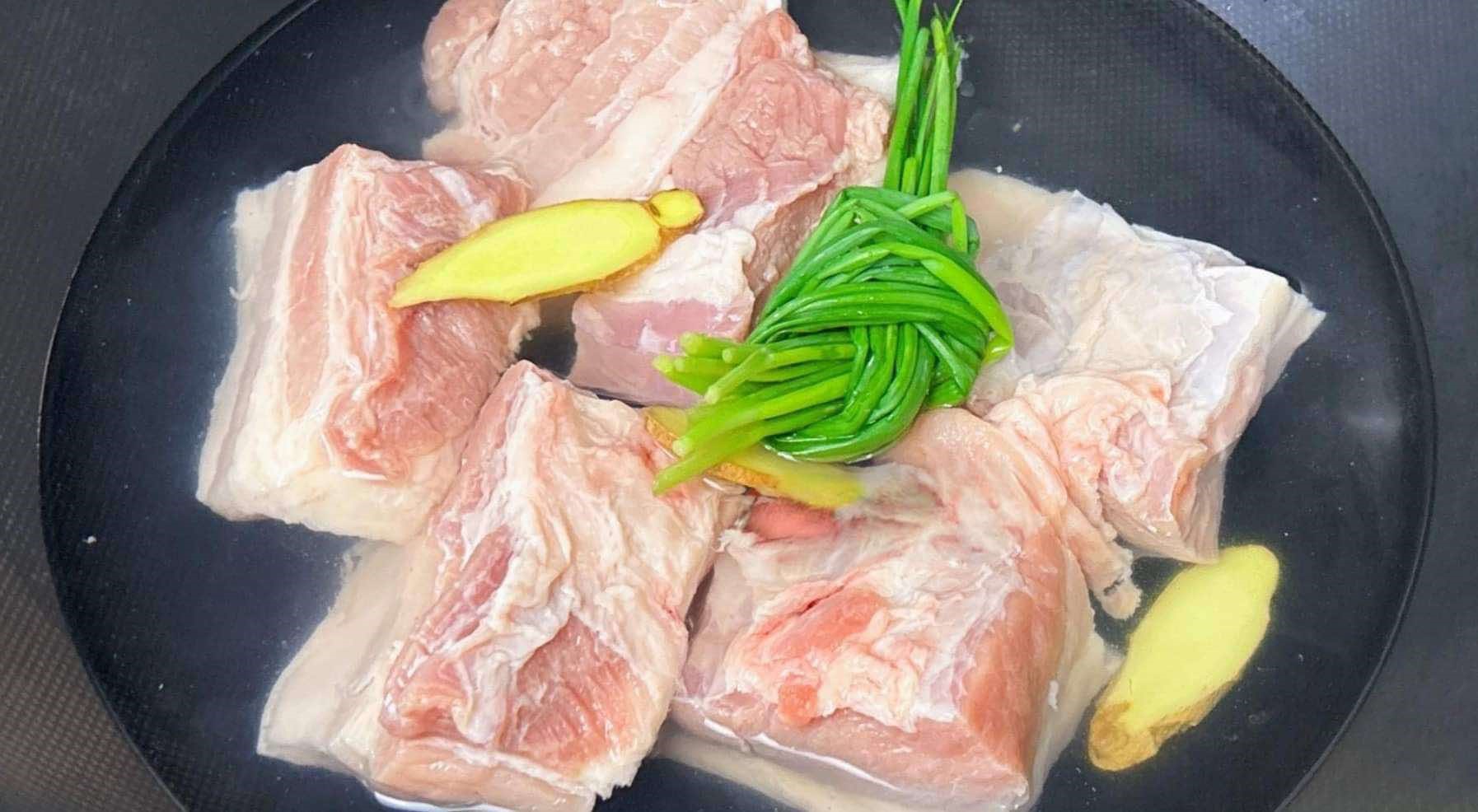 "Bọt tạo ra khi nấu thịt là chất bẩn hay tinh chất? Ăn hay vứt đi?": Đọc ngay để làm cho đúng - Ảnh 1