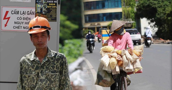 Hà Nội hôm nay nắng như chảo lửa, người lao động nhọc nhằn mưu sinh dưới cái nóng oi bức ngột ngạt