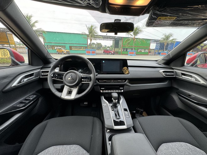 Mitsubishi Xforce bản giữa giảm gần 80 triệu, lăn bánh gần rẻ bằng bản thấp nhất - Ảnh 2