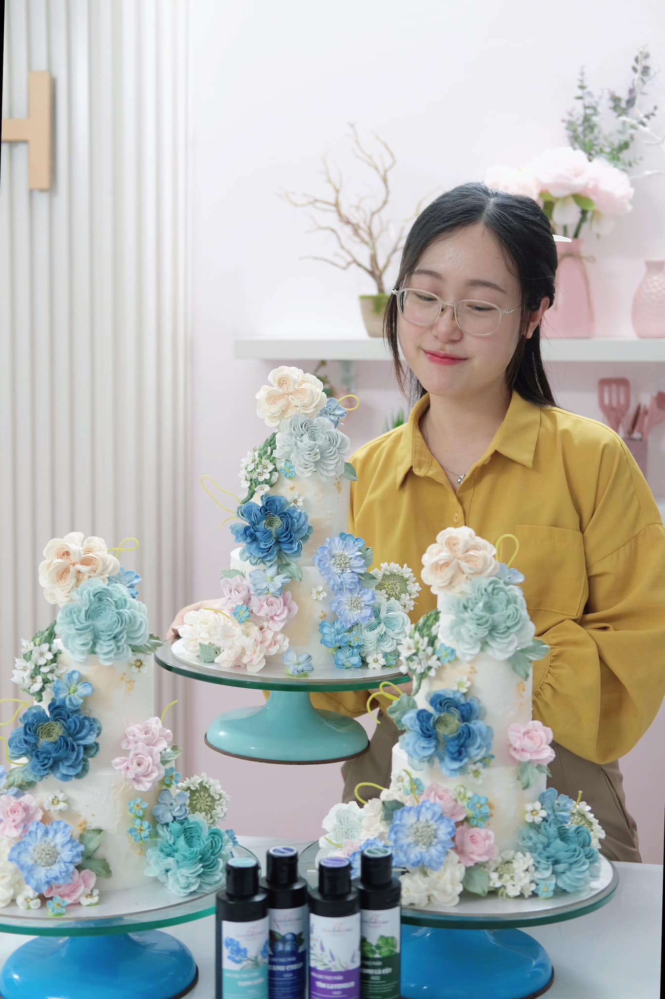 Mê mệt với bộ bánh Trung thu của cô gái 9x: Đẹp xuất sắc ai cũng mải nhìn ngắm rồi bỗng cay mắt vì "thấy cả bầu trời tuổi thơ ùa về" - Ảnh 1