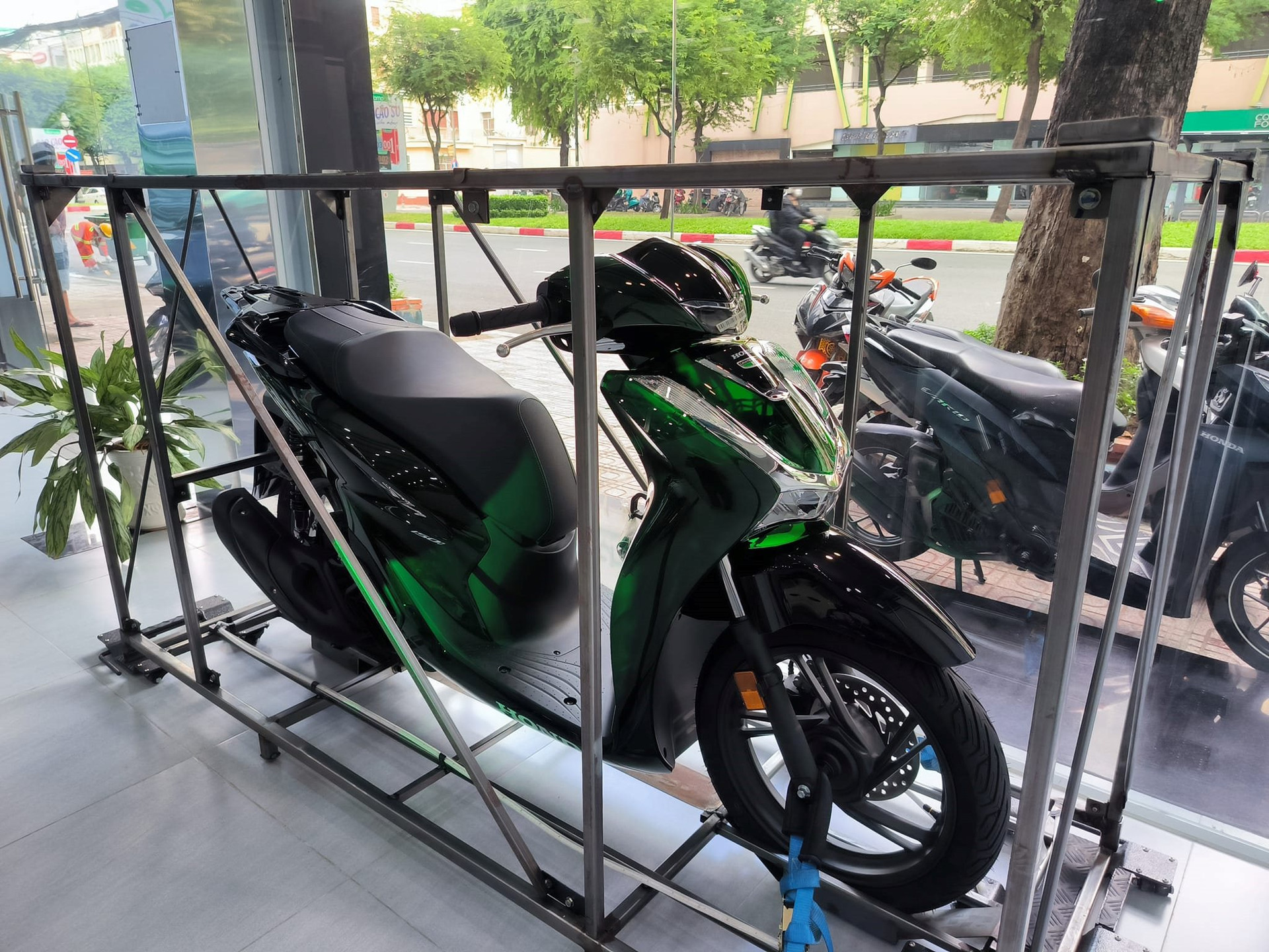 Honda SH phiên bản đặc biệt bất ngờ nhận ưu đãi khủng 21 triệu đồng - Ảnh 2