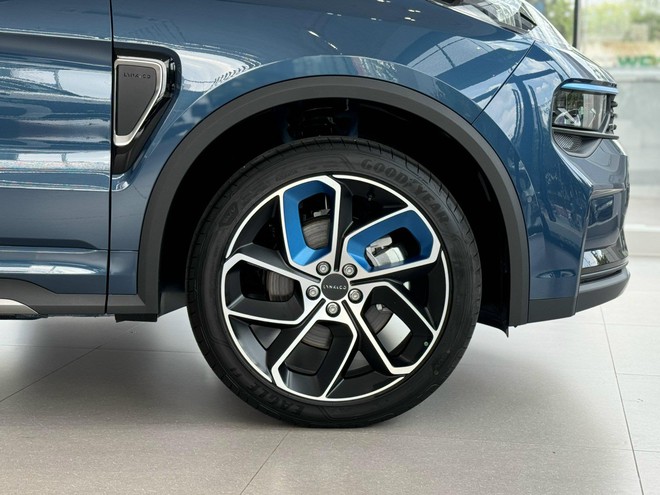 Gần 1 tỷ đồng, chọn Lynk & Co 01 hay CX-5, Sportage, Tucson: Xe nhập đấu xe lắp ráp trên từng option - Ảnh 1