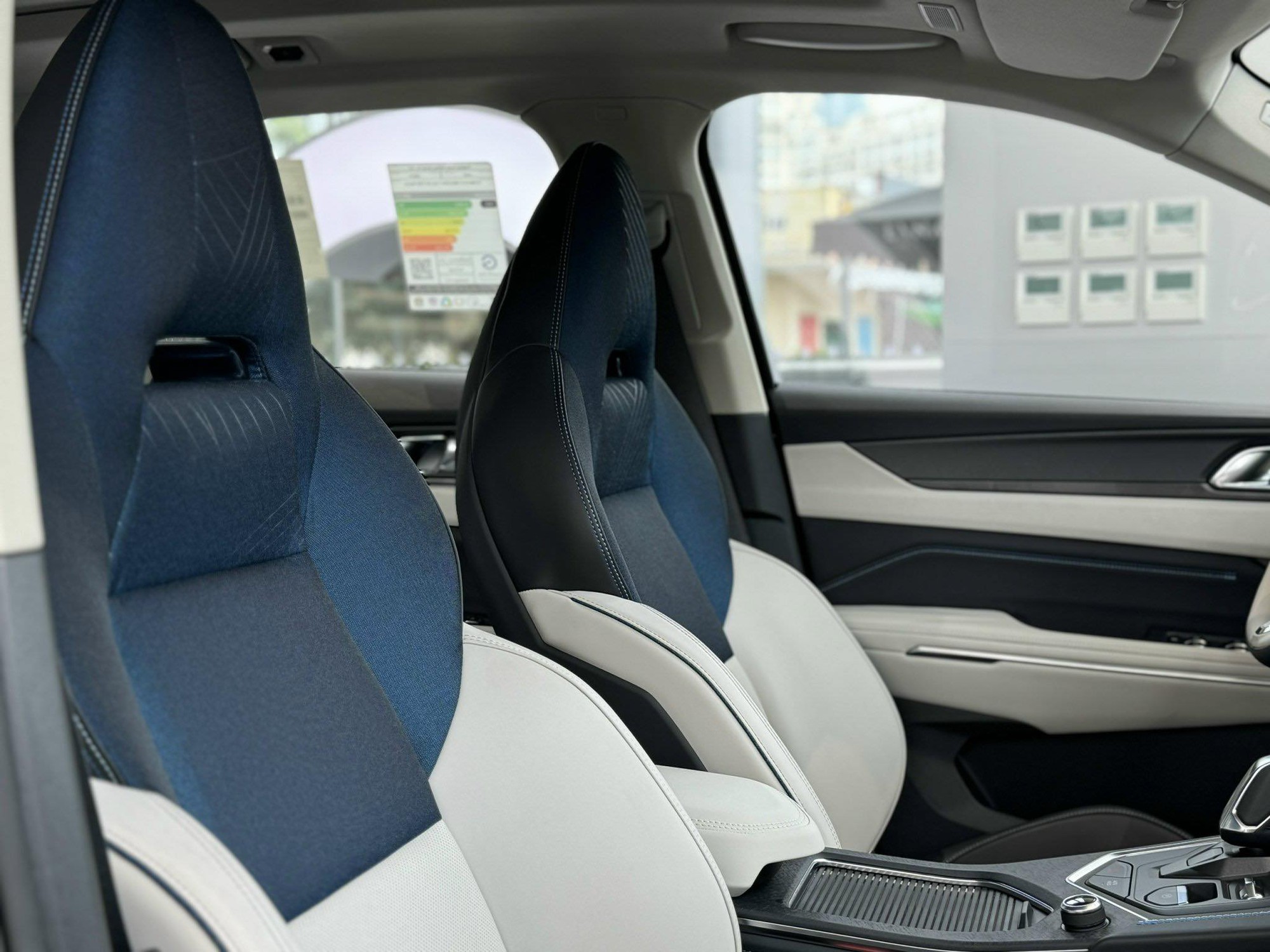 Lynk & Co 01 bản 'full option' giá 1,1 tỷ về đại lý: Thêm nhiều công nghệ an toàn đấu CX-5, CR-V - Ảnh 11