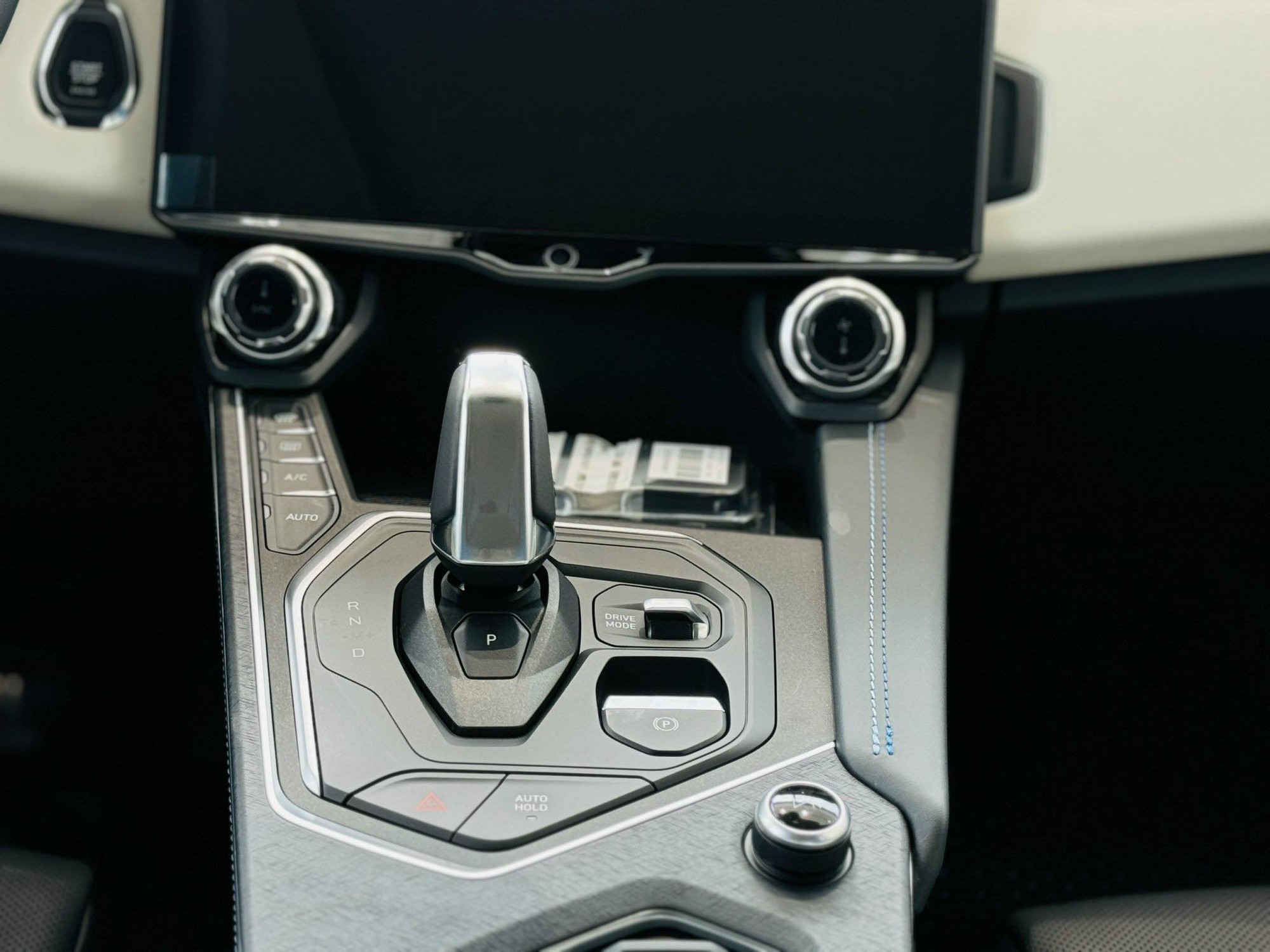 Lynk & Co 01 bản 'full option' giá 1,1 tỷ về đại lý: Thêm nhiều công nghệ an toàn đấu CX-5, CR-V - Ảnh 12