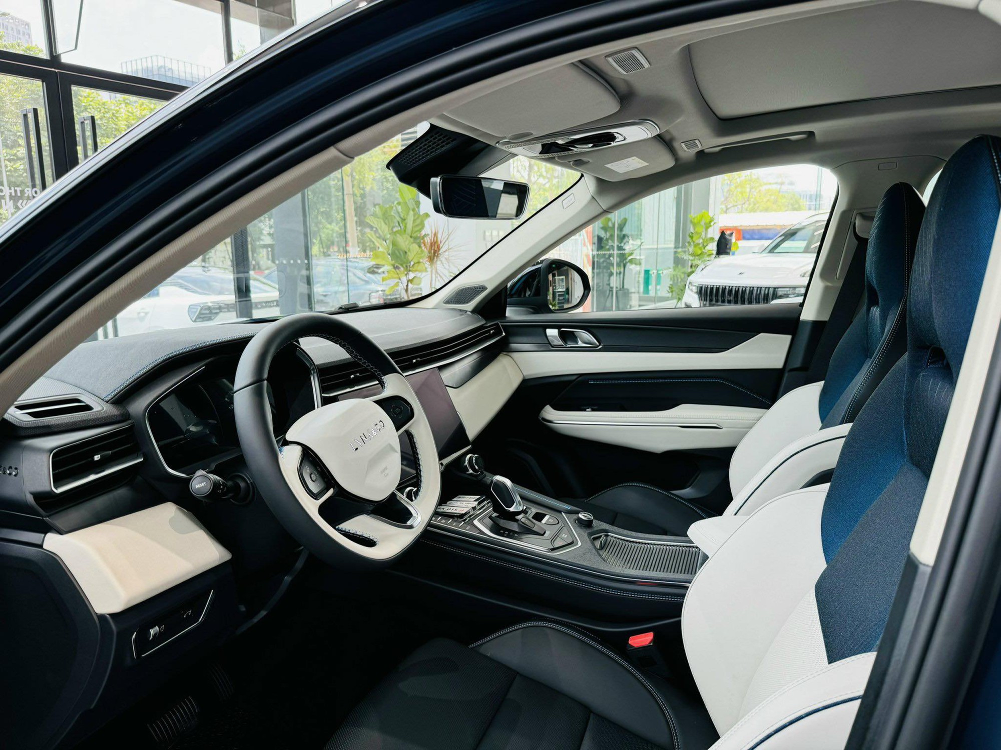 Lynk & Co 01 bản 'full option' giá 1,1 tỷ về đại lý: Thêm nhiều công nghệ an toàn đấu CX-5, CR-V - Ảnh 9