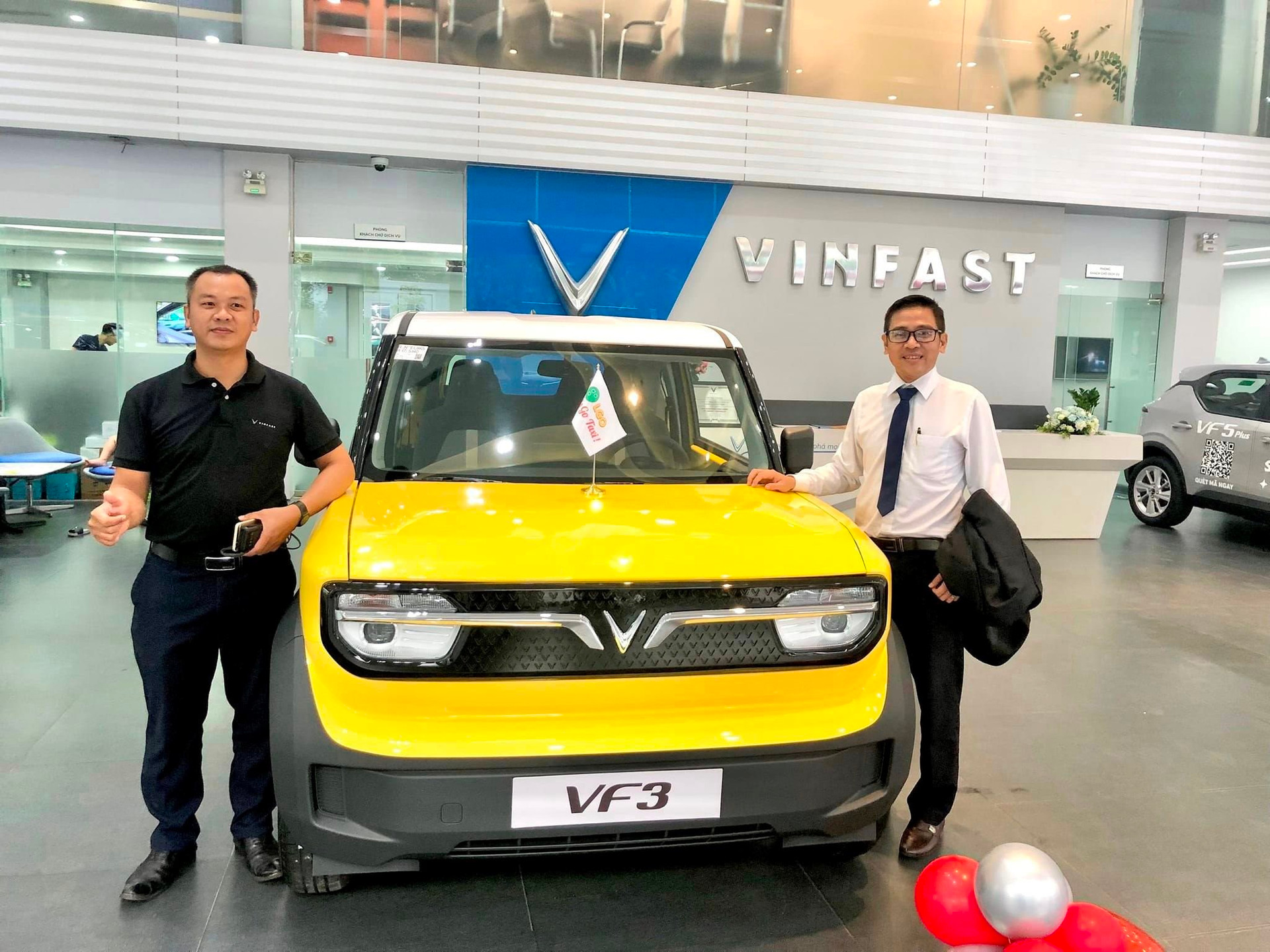 Xe điện mini của tỷ phú Phạm Nhật Vượng có thêm khách sộp: Chốt đơn 600 chiếc để chạy dịch vụ - Ảnh 3