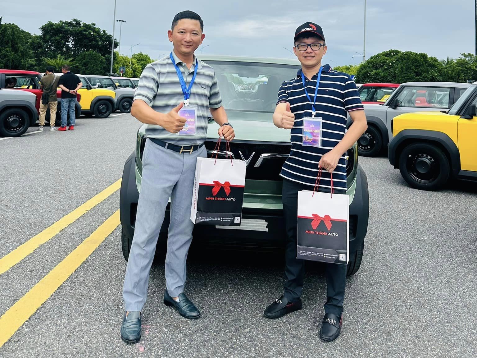 Muôn màu chuyện chủ xe VinFast VF 3: Người mua 5 xe cùng lúc, người dành tặng mẹ, người bay từ TP HCM ra Hà Nội nhận xe - Ảnh 2