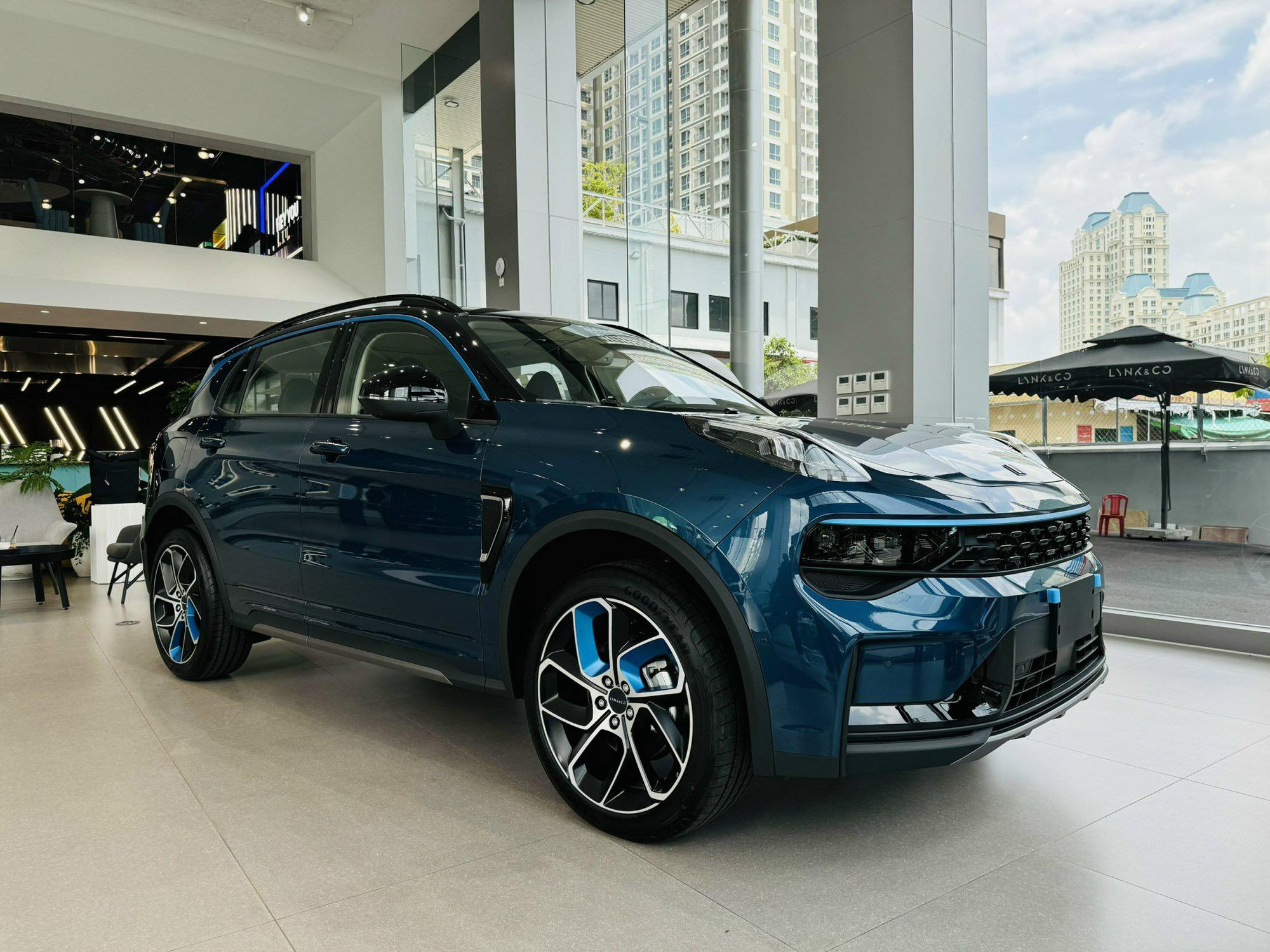 Lynk & Co 01 bản 'full option' giá 1,1 tỷ về đại lý: Thêm nhiều công nghệ an toàn đấu CX-5, CR-V - Ảnh 1