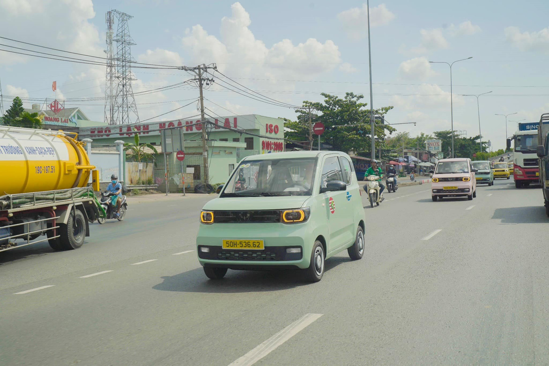 Hãng taxi điện bắt tay cùng VinFast và TMT Motors tung ảnh ra quân: Giá cước quy đổi thấp nhất từ 5.200 đồng/km, có thêm dịch vụ 0 đồng cho khách hàng - Ảnh 2