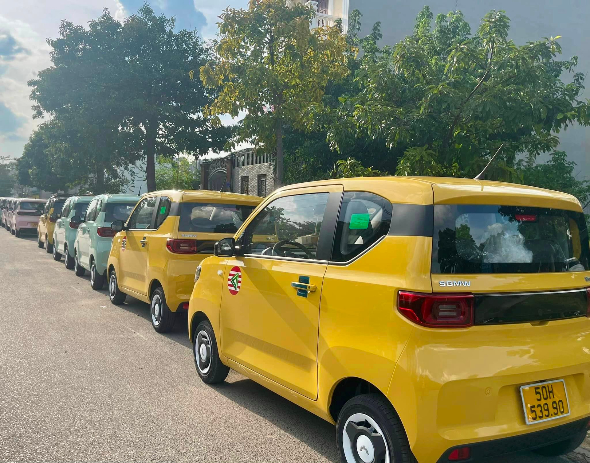 Hãng taxi điện bắt tay cùng VinFast và TMT Motors tung ảnh ra quân: Giá cước quy đổi thấp nhất từ 5.200 đồng/km, có thêm dịch vụ 0 đồng cho khách hàng - Ảnh 8