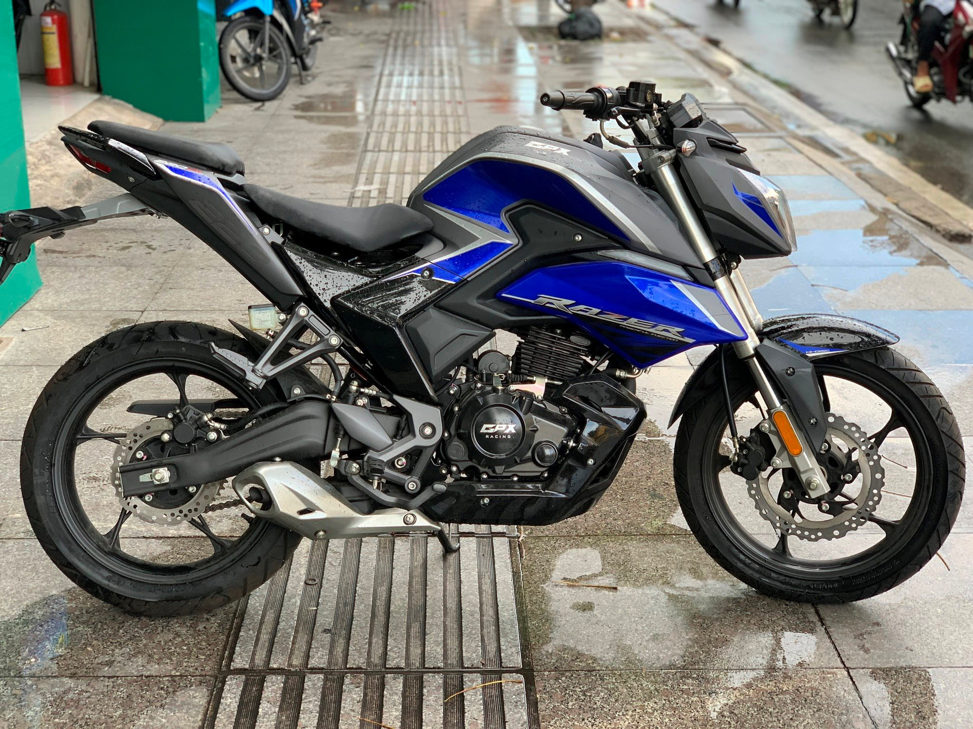 "Vua côn tay" 220cc giá 40 triệu về Việt Nam: Thiết kế hầm hố, trang bị ngang cơ Yamaha Exciter và Honda Winner X - Ảnh 2