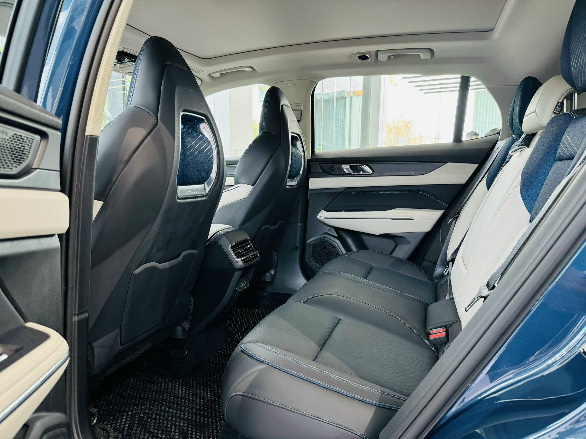 Lynk & Co 01 bản 'full option' giá 1,1 tỷ về đại lý: Thêm nhiều công nghệ an toàn đấu CX-5, CR-V - Ảnh 10