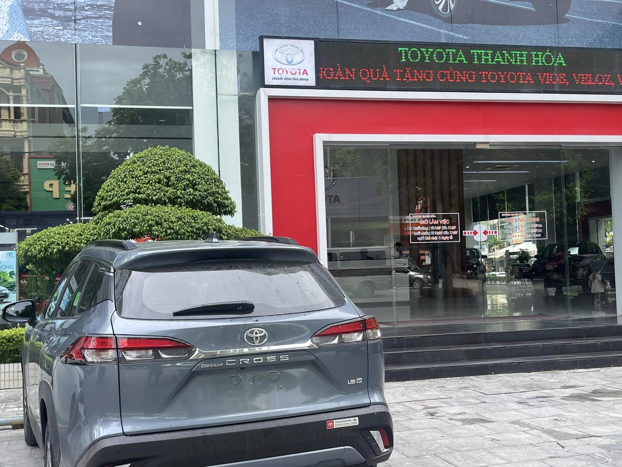 Mua phải Toyota Corolla Cross bị rách ở cửa, chủ xe tại Thanh Hóa chia sẻ: 'Sales giấu lỗi, đại lý không nhận bảo hành' - Ảnh 4
