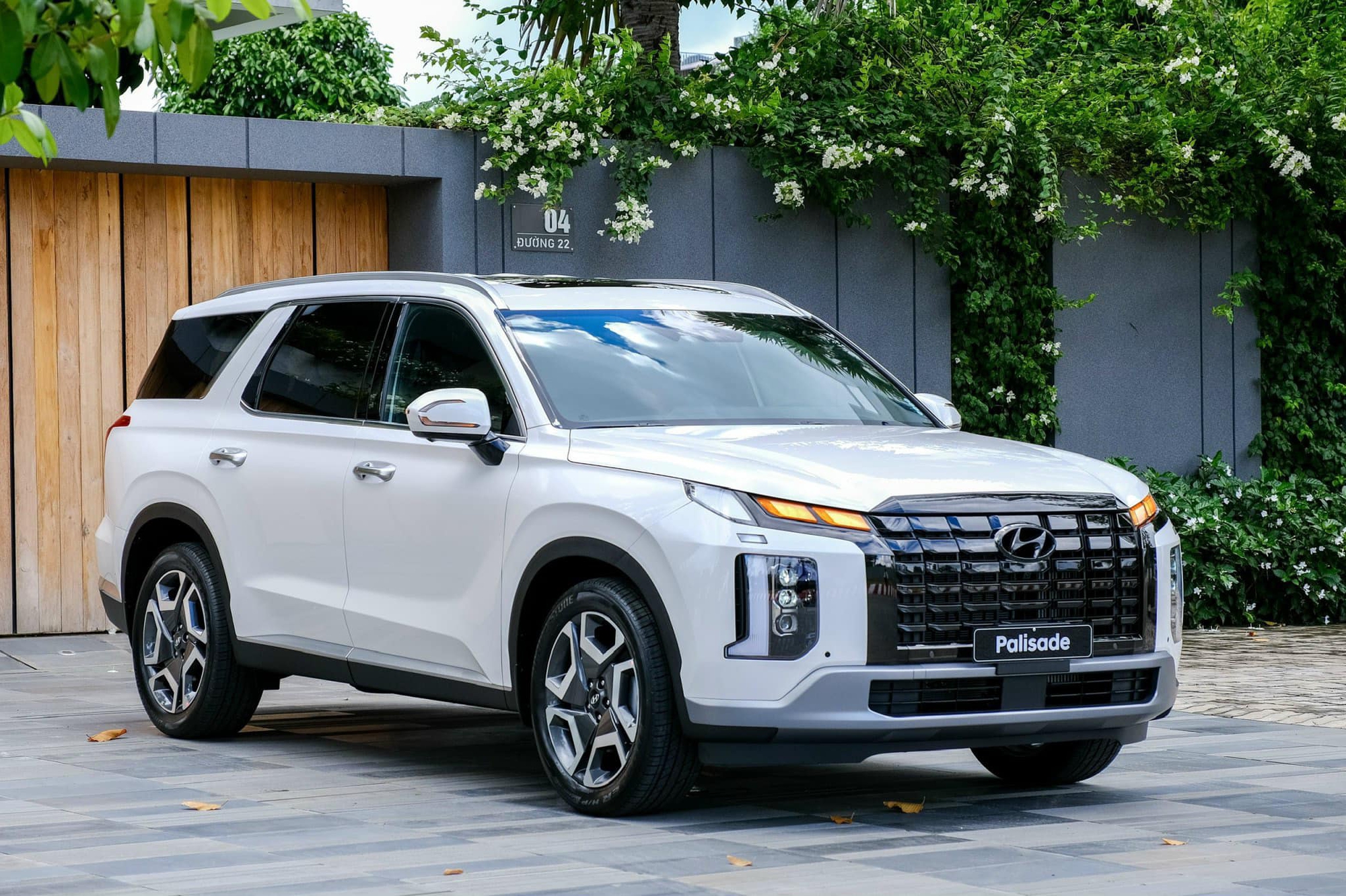 Hyundai Palisade giảm giá tới 150 triệu tại đại lý: Sales báo 'xả lỗ', bản rẻ nhất còn 1,345 tỷ đồng, rẻ hơn niêm yết Fortuner, 'giẫm chân' Santa Fe - Ảnh 1