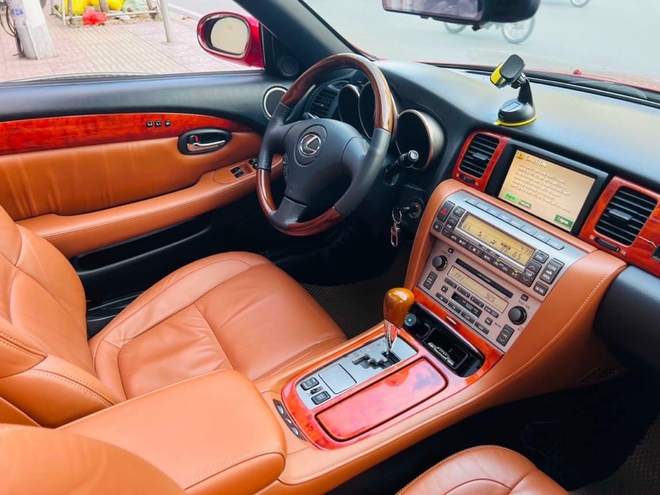 18 năm chỉ chạy 70.000 km, Lexus SC430 hàng hiếm được rao bán ngang Toyota Camry đời mới - Ảnh 5