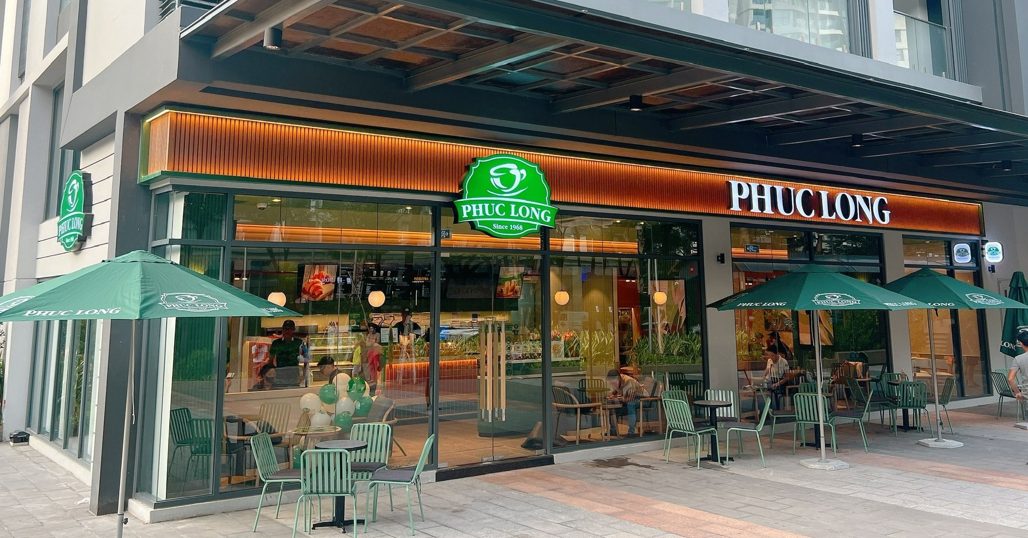 Cuộc chiến tỷ đô của các chuỗi cà phê Việt Nam: Highlands Coffee chạm mốc gần 800 quán, 'tân binh' Katinat trỗi dậy mạnh mẽ, The Coffee House đóng cửa loạt cửa hàng - Ảnh 2