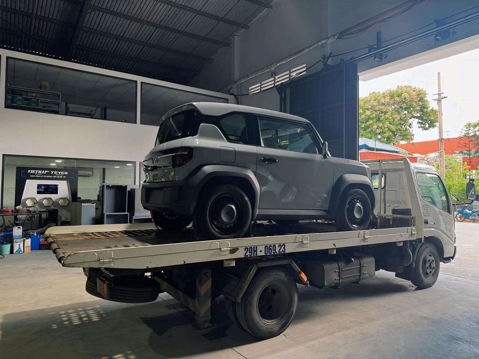 Tay sales ‘Mẹc’ khét tiếng chuyên độ xe cho sao Việt Mr. Xuân Hoàn bất ngờ chốt đơn VinFast VF 3, dân tình ngóng chờ phiên bản nâng cấp 'Pro Max' - Ảnh 2