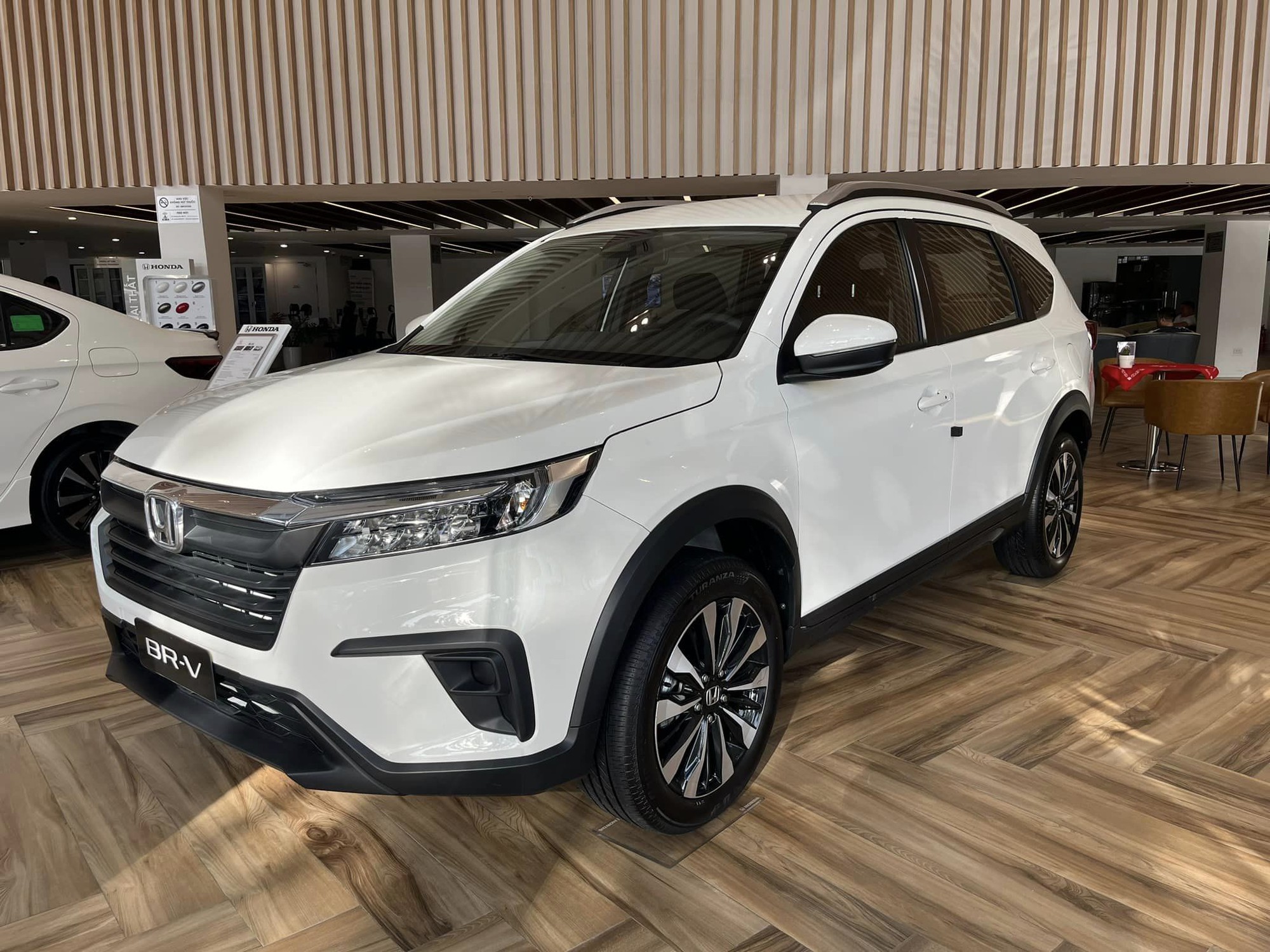 Honda BR-V giảm giá tại đại lý: Bản ‘base’ còn hơn 620 triệu, ngang Xpander bản đắt nhất - Ảnh 2