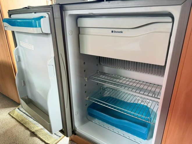 Ford Transit hàng độc bán lại giá hơn 1 tỷ đồng sau 17 năm: Đã độ motorhome 3 giường ngủ, tiện nghi như căn hộ mini - Ảnh 11