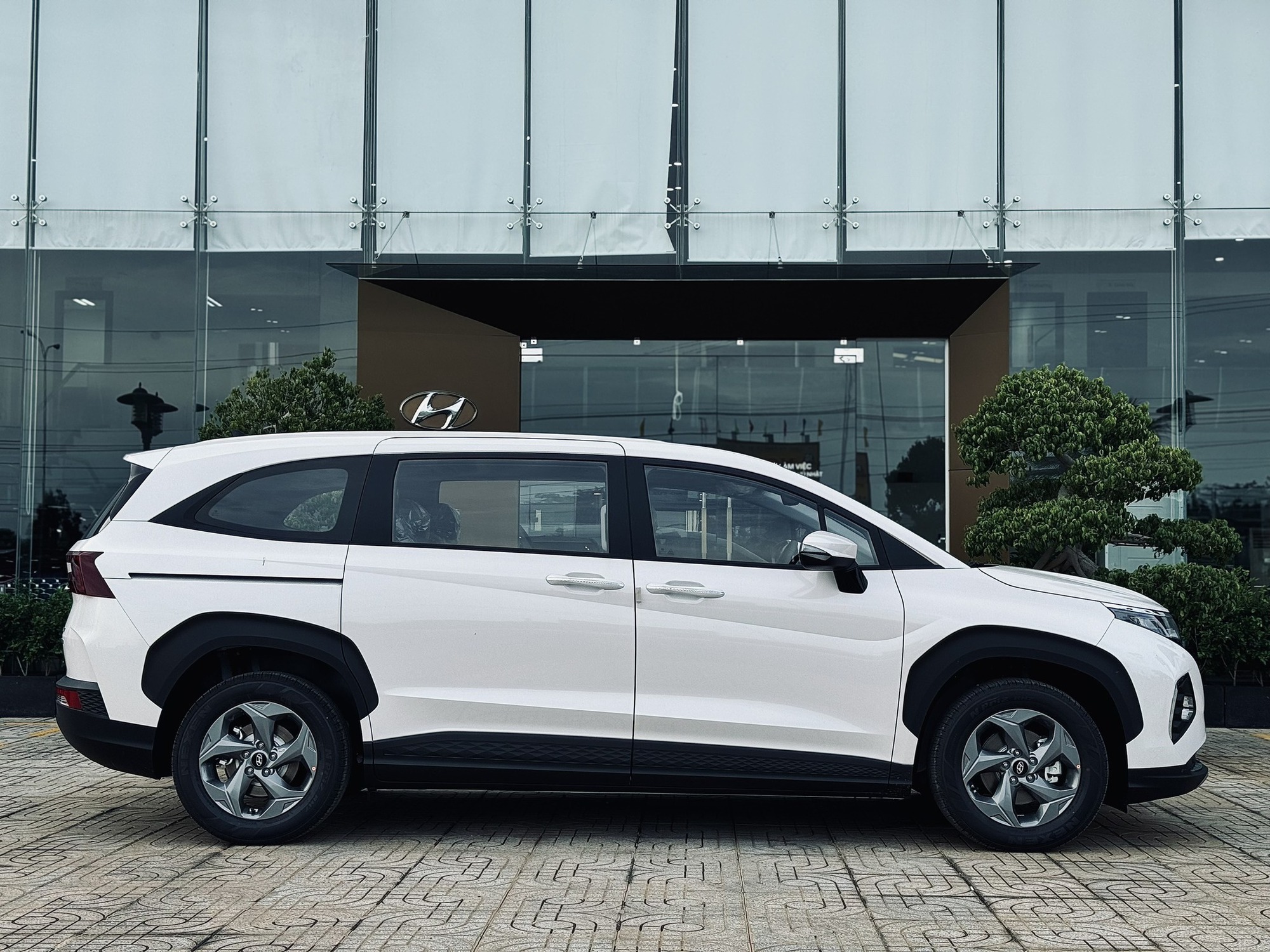 Hyundai Custin xả kho, giảm giá 85 triệu tại đại lý: Bản tầm trung còn 830 triệu đồng, tiệm cận Innova Cross tiêu chuẩn - Ảnh 9