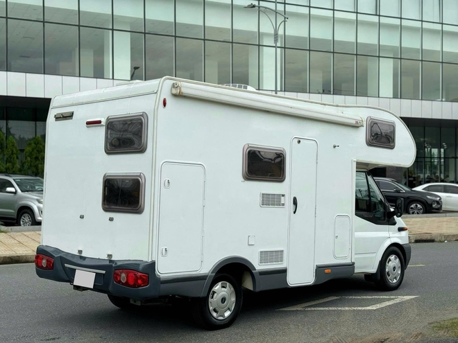 Ford Transit hàng độc bán lại giá hơn 1 tỷ đồng sau 17 năm: Đã độ motorhome 3 giường ngủ, tiện nghi như căn hộ mini - Ảnh 3