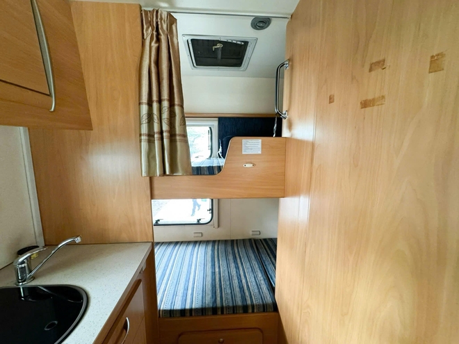 Ford Transit hàng độc bán lại giá hơn 1 tỷ đồng sau 17 năm: Đã độ motorhome 3 giường ngủ, tiện nghi như căn hộ mini - Ảnh 13