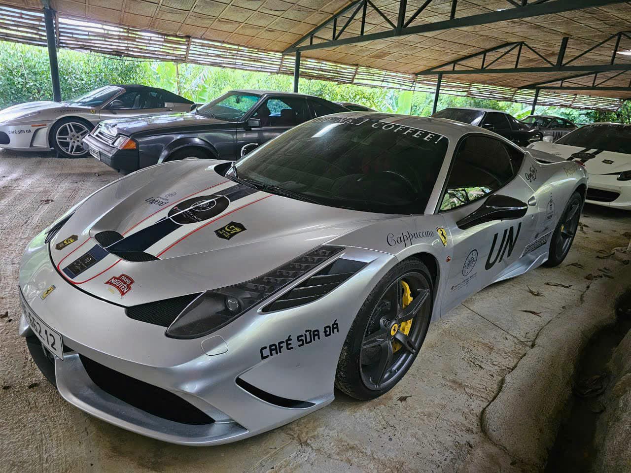 Loạt Ferrari của ông Đặng Lê Nguyên Vũ lộ ảnh lên tem chuẩn bị tham gia Gumball 3000, CĐM nhận xét: 'Vẫn thiếu nhiều siêu phẩm' - Ảnh 1