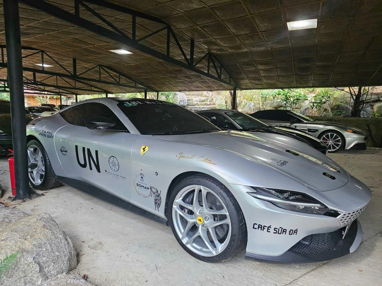 Loạt Ferrari của ông Đặng Lê Nguyên Vũ lộ ảnh lên tem chuẩn bị tham gia Gumball 3000, CĐM nhận xét: 'Vẫn thiếu nhiều siêu phẩm' - Ảnh 10