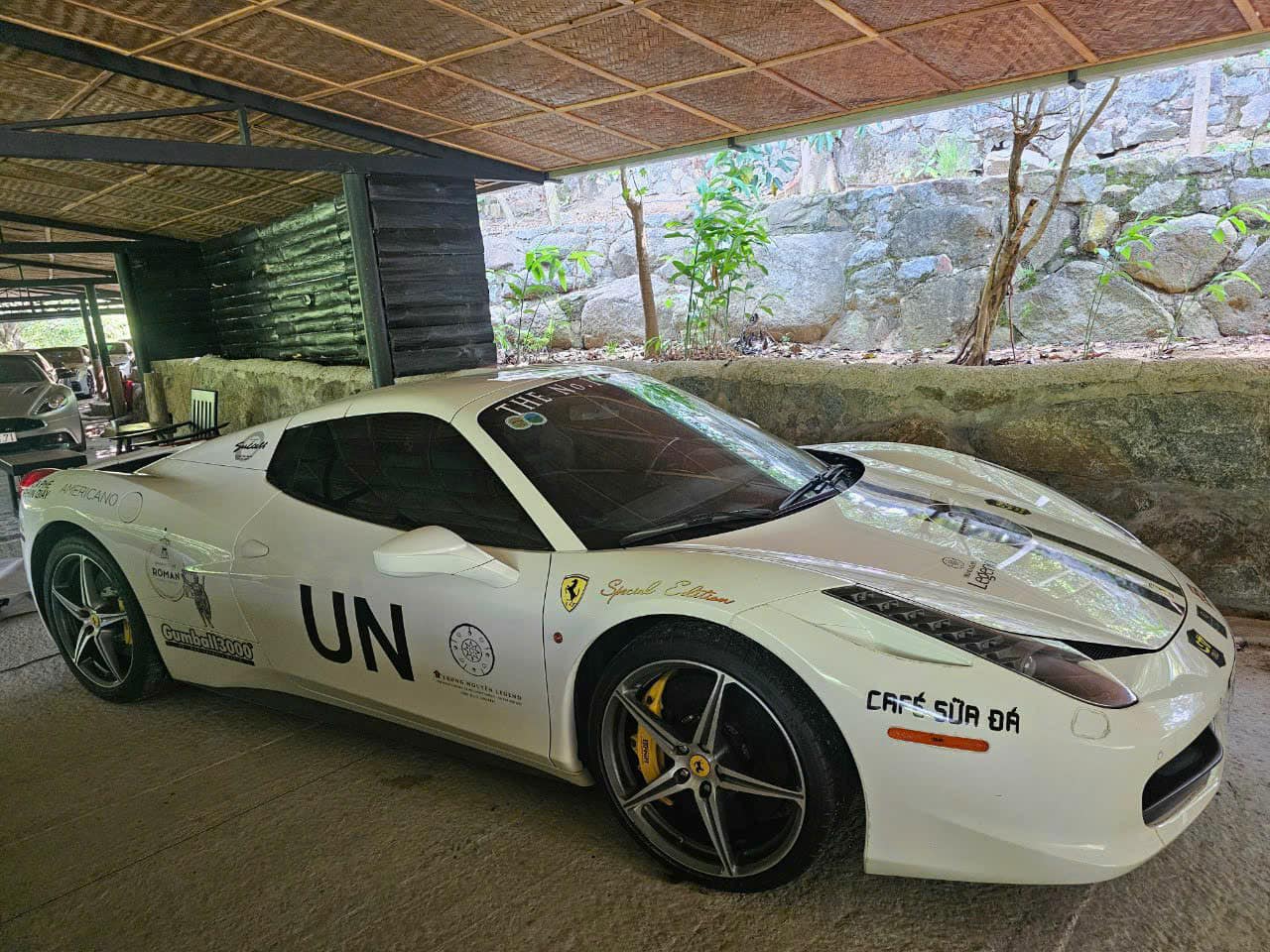 Loạt Ferrari của ông Đặng Lê Nguyên Vũ lộ ảnh lên tem chuẩn bị tham gia Gumball 3000, CĐM nhận xét: 'Vẫn thiếu nhiều siêu phẩm' - Ảnh 8