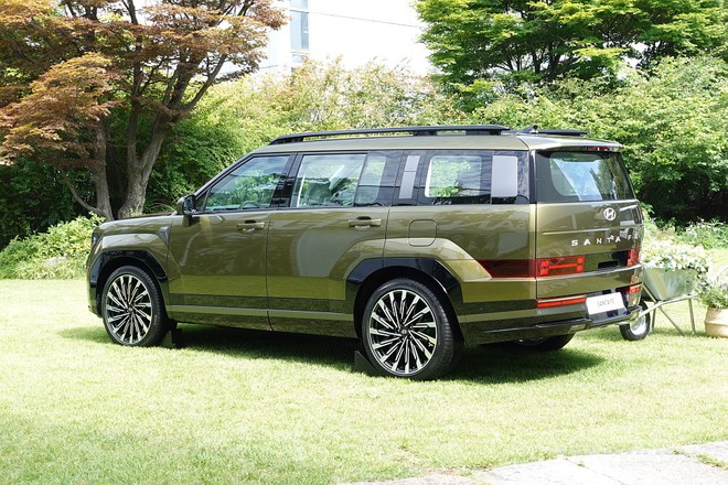 Loạt xe mới đã lộ diện tại Việt Nam, chỉ chờ ra mắt: Đa dạng phân khúc, mẫu mã, Santa Fe, Carnival 2024 dễ thành hàng 'hot' - Ảnh 12