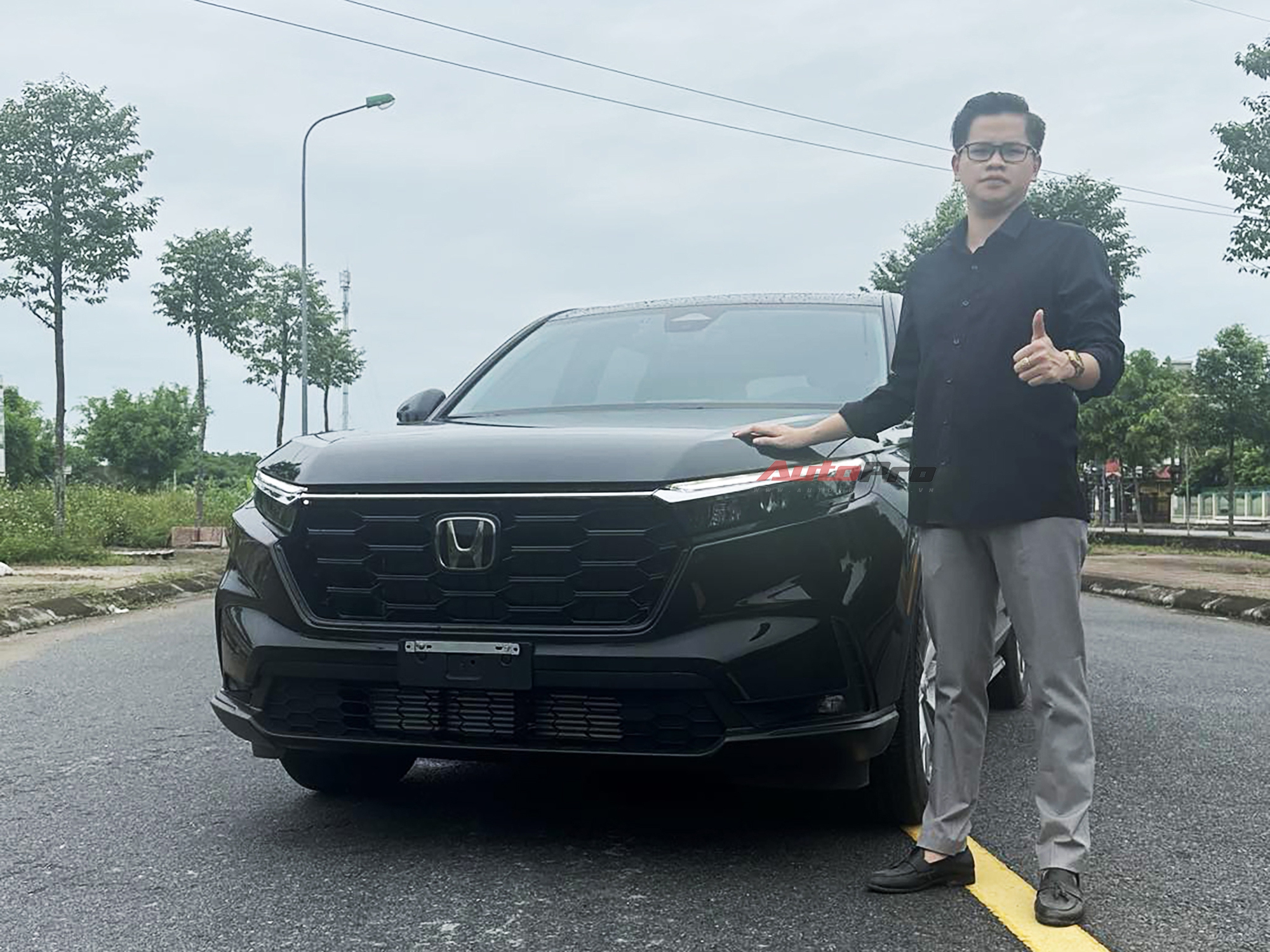 'Dở khóc dở cười' chuyện chờ giảm lệ phí trước bạ: Người mua xe 5 tháng chỉ để trong nhà, người phải thuê xe tự lái, chủ xe Mercedes-Benz lo lắng không đi bảo dưỡng được - Ảnh 1