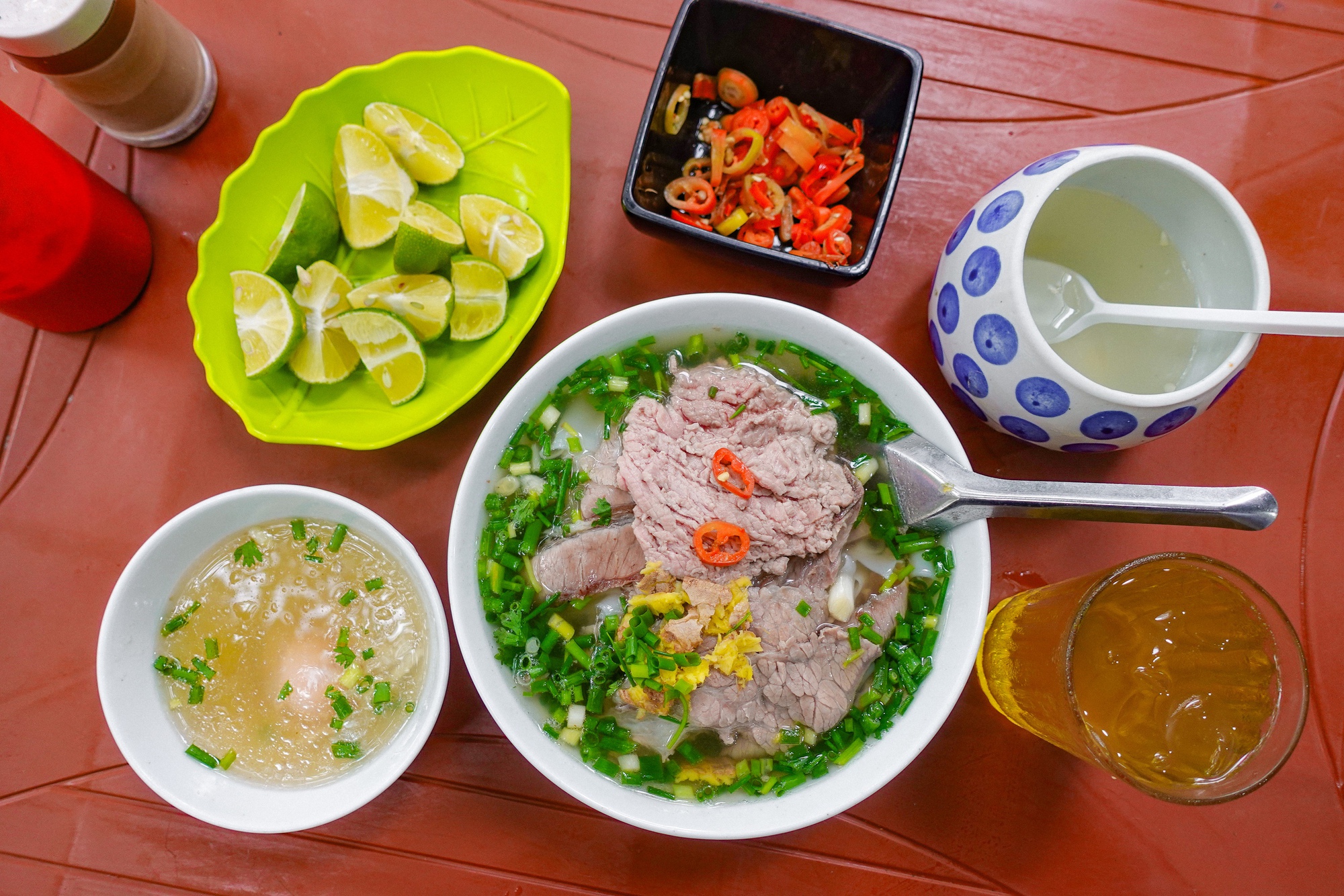 Hàng phở Nam Định bán 600 bát/ngày: Nhà 4 đời làm nghề, tồn tại ở Hà Nội nhưng vẫn giữ nét phở Cồ - Ảnh 1