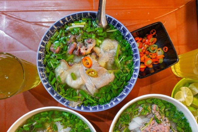 Hàng phở Nam Định bán 600 bát/ngày: Nhà 4 đời làm nghề, tồn tại ở Hà Nội nhưng vẫn giữ nét phở Cồ - Ảnh 11