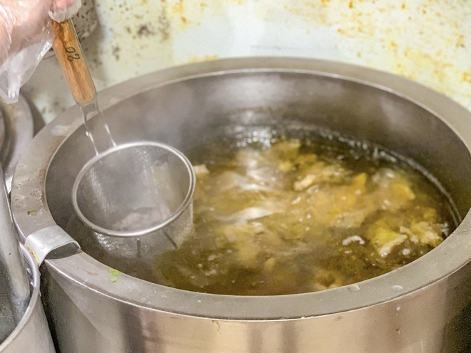 Hàng phở Nam Định bán 600 bát/ngày: Nhà 4 đời làm nghề, tồn tại ở Hà Nội nhưng vẫn giữ nét phở Cồ - Ảnh 17