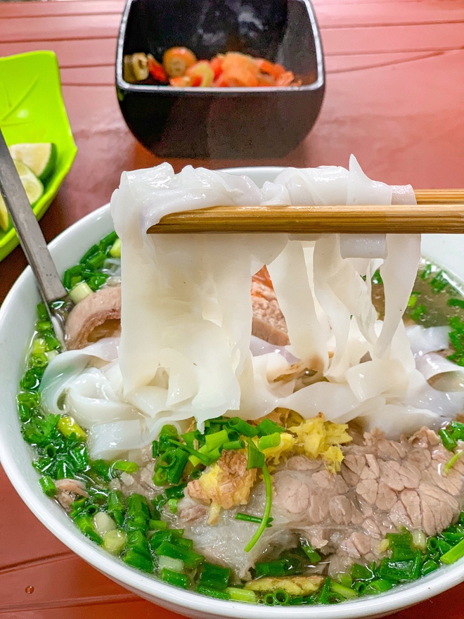 Hàng phở Nam Định bán 600 bát/ngày: Nhà 4 đời làm nghề, tồn tại ở Hà Nội nhưng vẫn giữ nét phở Cồ - Ảnh 19