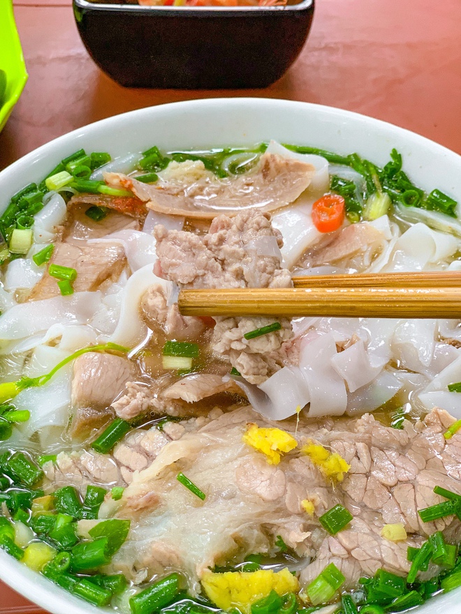 Hàng phở Nam Định bán 600 bát/ngày: Nhà 4 đời làm nghề, tồn tại ở Hà Nội nhưng vẫn giữ nét phở Cồ - Ảnh 20