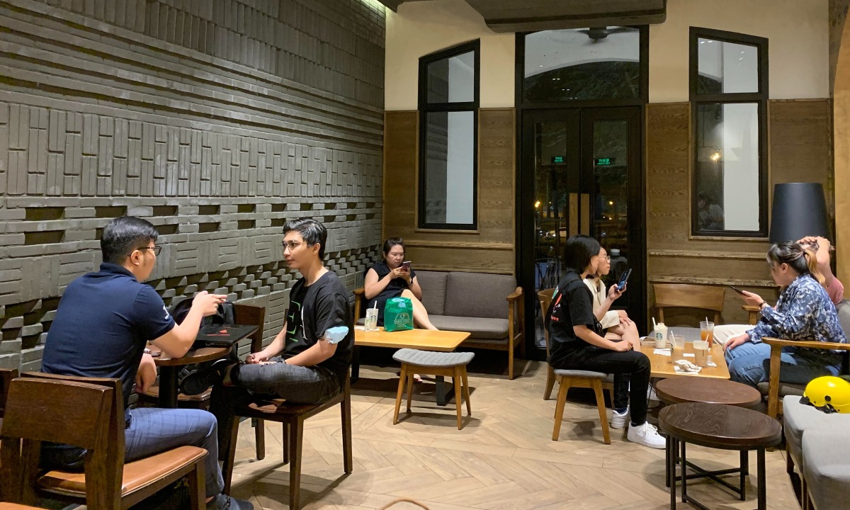 Mỗi tháng chi 18.000 USD, thuê căn nhà chỉ để bán cà phê - Ảnh 2