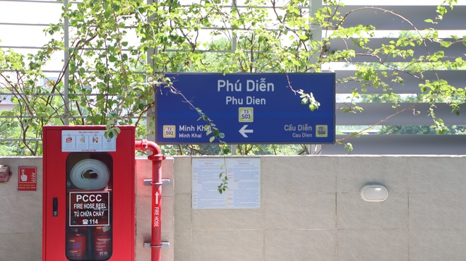 Hình ảnh khó tin ở tuyến metro đắt thứ nhì Việt Nam: Khách chật kín và thích thú vì một điều chưa từng có - Ảnh 3