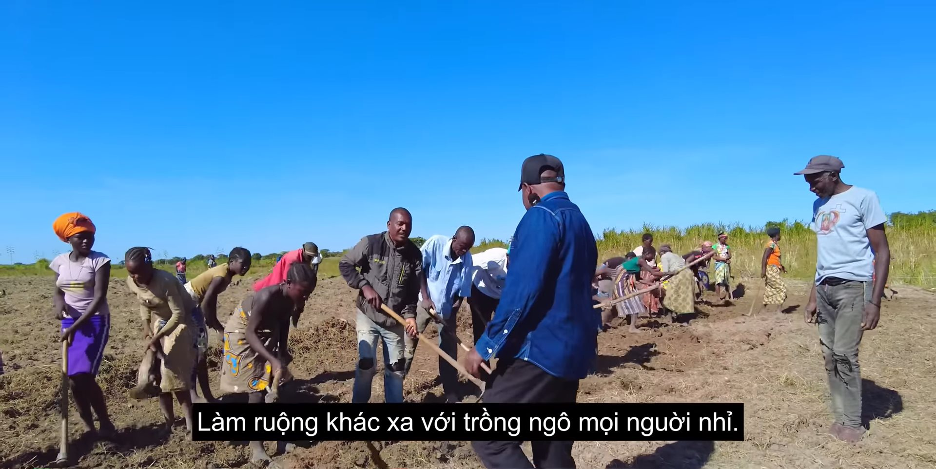 Bí thư huyện sốc khi lần đầu trong đời thấy hạt lúa, team Quang Linh châu Phi quyết biến sỏi đá thành 'vàng' tại Angola - Ảnh 2