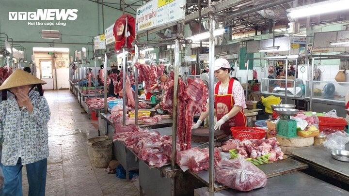 Tiểu thương bán thịt heo ở Đà Nẵng than trời vì ế - Ảnh 1