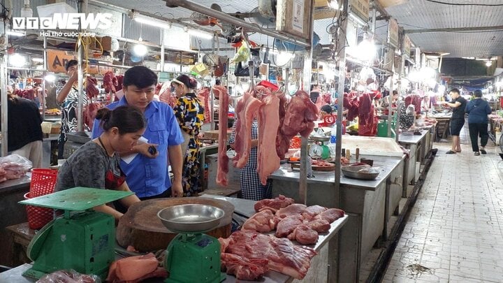 Tiểu thương bán thịt heo ở Đà Nẵng than trời vì ế - Ảnh 3