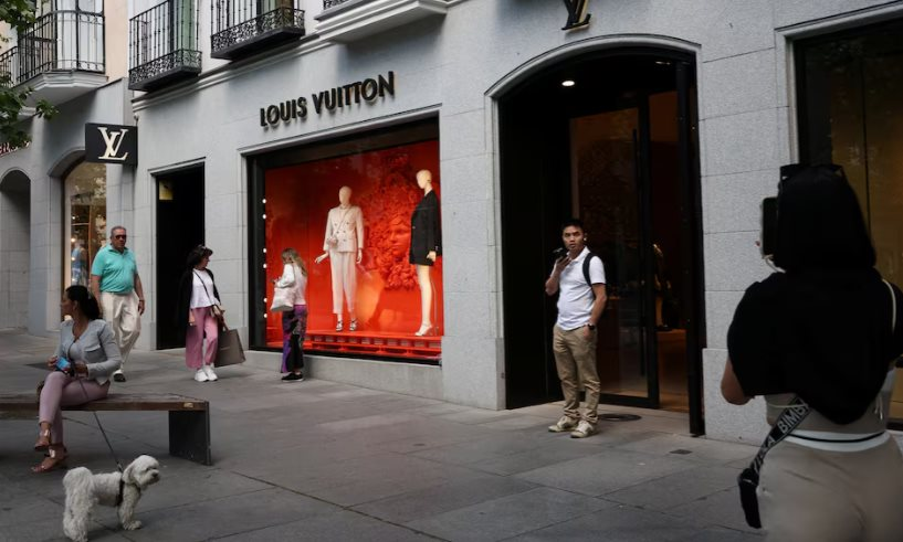 Không phải Trung Quốc, quốc gia châu Á này đang trở thành thiên đường hàng hiệu giá rẻ, đón hơn 3 triệu khách nước ngoài trong tháng 6 - Ảnh 1