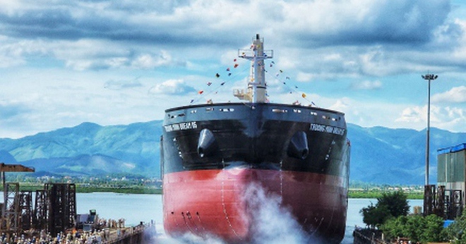Tàu hàng do VN đóng có trang thiết bị hiện đại nhất, tiết kiệm 30% nhiên liệu so với dòng tàu tương đương - Ảnh 2