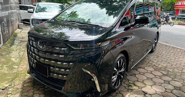 Rao Toyota Alphard chạy 20.000km giá gần 5 tỷ đắt hơn niêm yết mới, người bán cho biết: ‘Đây là chiếc duy nhất thị trường’