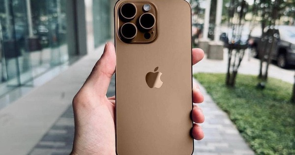 Hình ảnh iPhone 16 Pro với màu "titan sa mạc" mới, khác xa màu vàng mà chúng ta tưởng tượng!