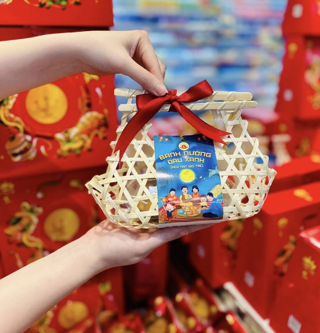 Bánh trung thu giá bình dân lên ngôi ở TPHCM - Ảnh 4