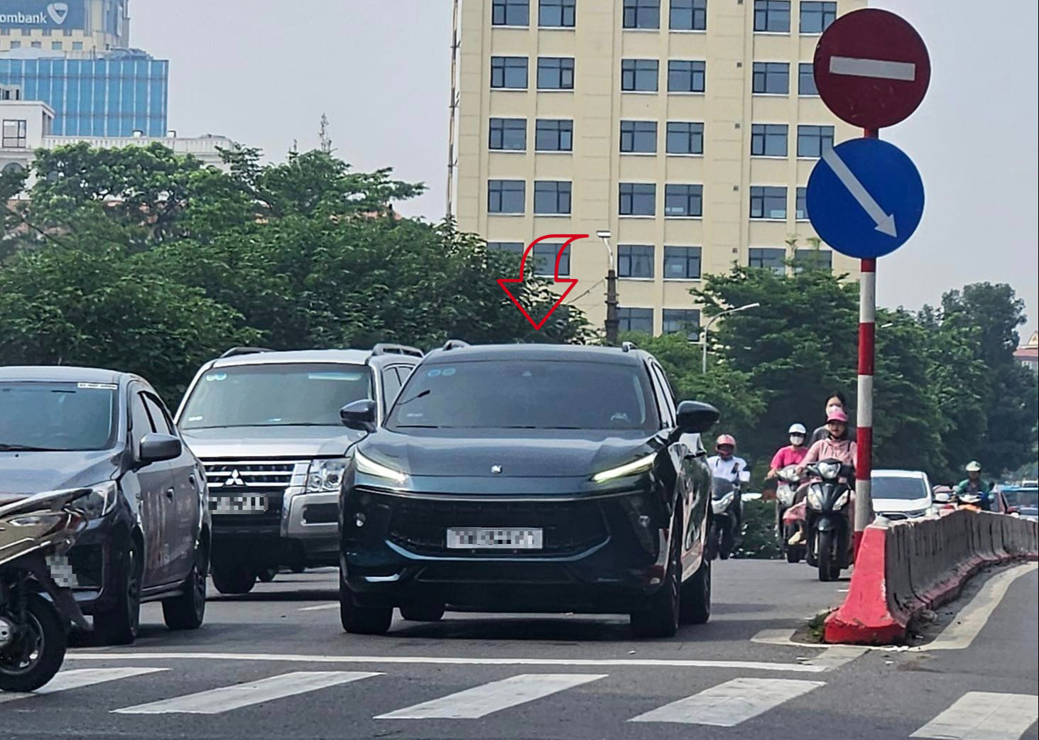 Mẫu xe Trung Quốc gây tò mò trên đường phố Việt Nam: Thì ra đã từng bán giá "sập sàn" rồi mất hút - Ảnh 1