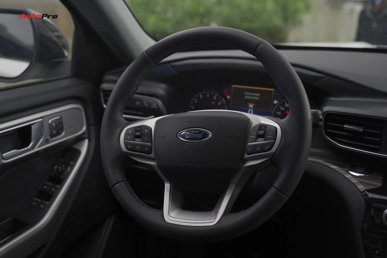 Cùng giá hơn 2 tỷ đồng, chọn Lynk & Co 09, Ford Explorer hay VW Teramont, bảng này cho thấy sự chênh lệch lớn từ công nghệ tới tiện nghi nội thất - Ảnh 2